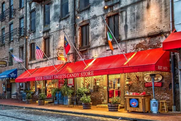 River Street Sweets storefront with handmade pralines, fudge display, and candy demonstrations
