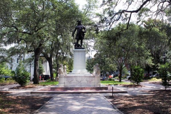 Chippewa Square Forrest Gump bench scene location with James Oglethorpe monument and historic homes